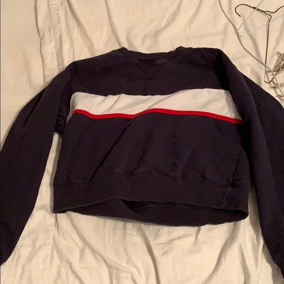 Brandy Melville cropped crew neck. - Picture 1 of 2